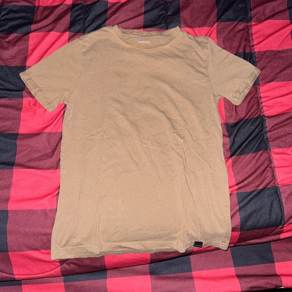 Muscle fit brown T shirt I like it but never wear it
